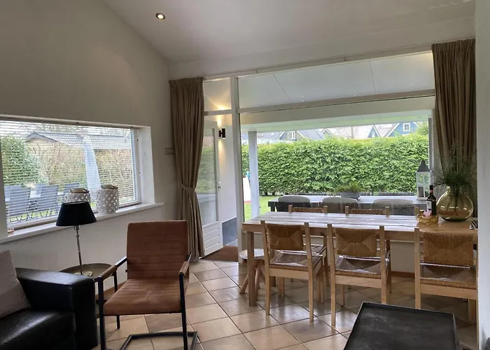 In Sint Maartenszee With Veranda Feriehus