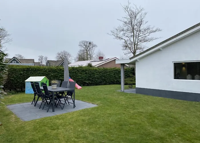 In Sint Maartenszee With Veranda Feriehus *