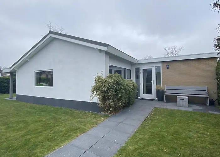 In Sint Maartenszee With Veranda Feriehus Sint Maartensvlotbrug