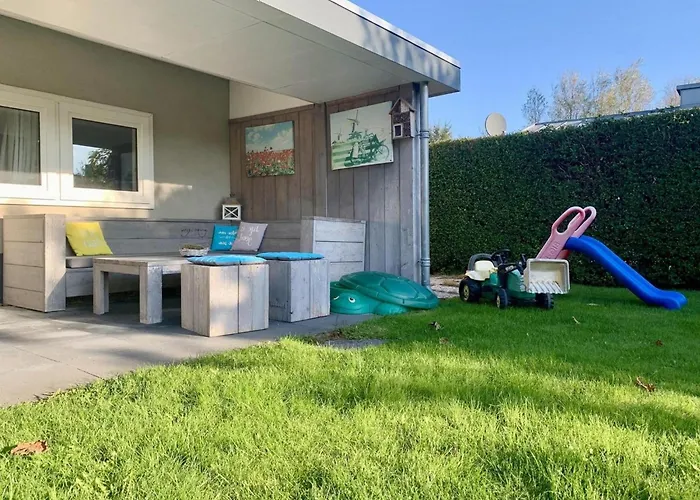 In Sint Maartenszee With Veranda Feriehus