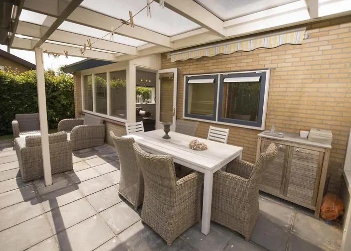 In Sint Maartenszee With Veranda Feriehus Sint Maartensvlotbrug