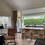 In Sint Maartenszee With Veranda בית נופש