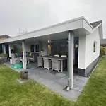 בית נופש In Sint Maartenszee With Veranda