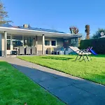בית נופש In Sint Maartenszee With Veranda *