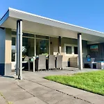 בית נופש In Sint Maartenszee With Veranda *