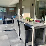 בית נופש In Sint Maartenszee With Veranda *